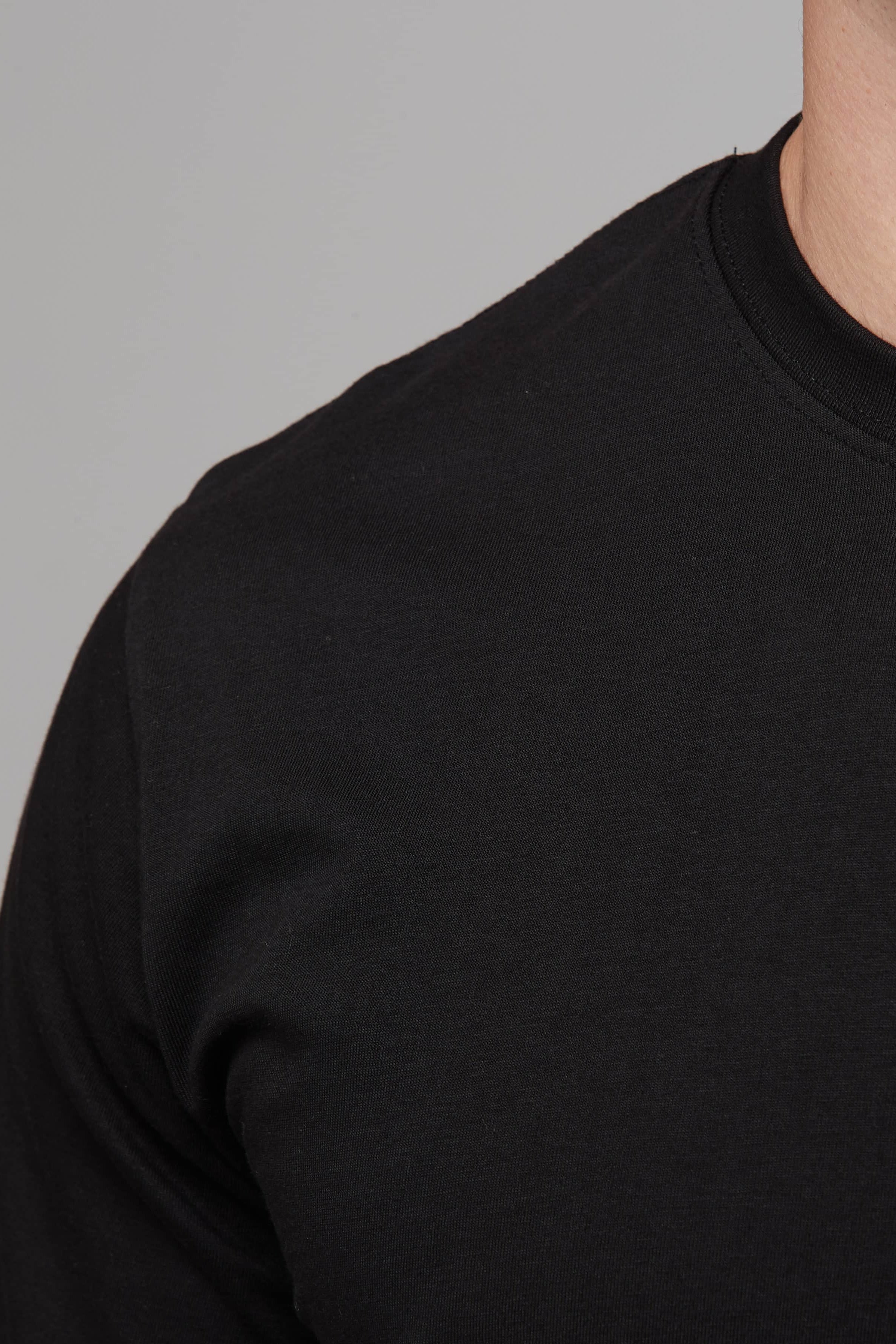 Nico Longline Tee Black 6