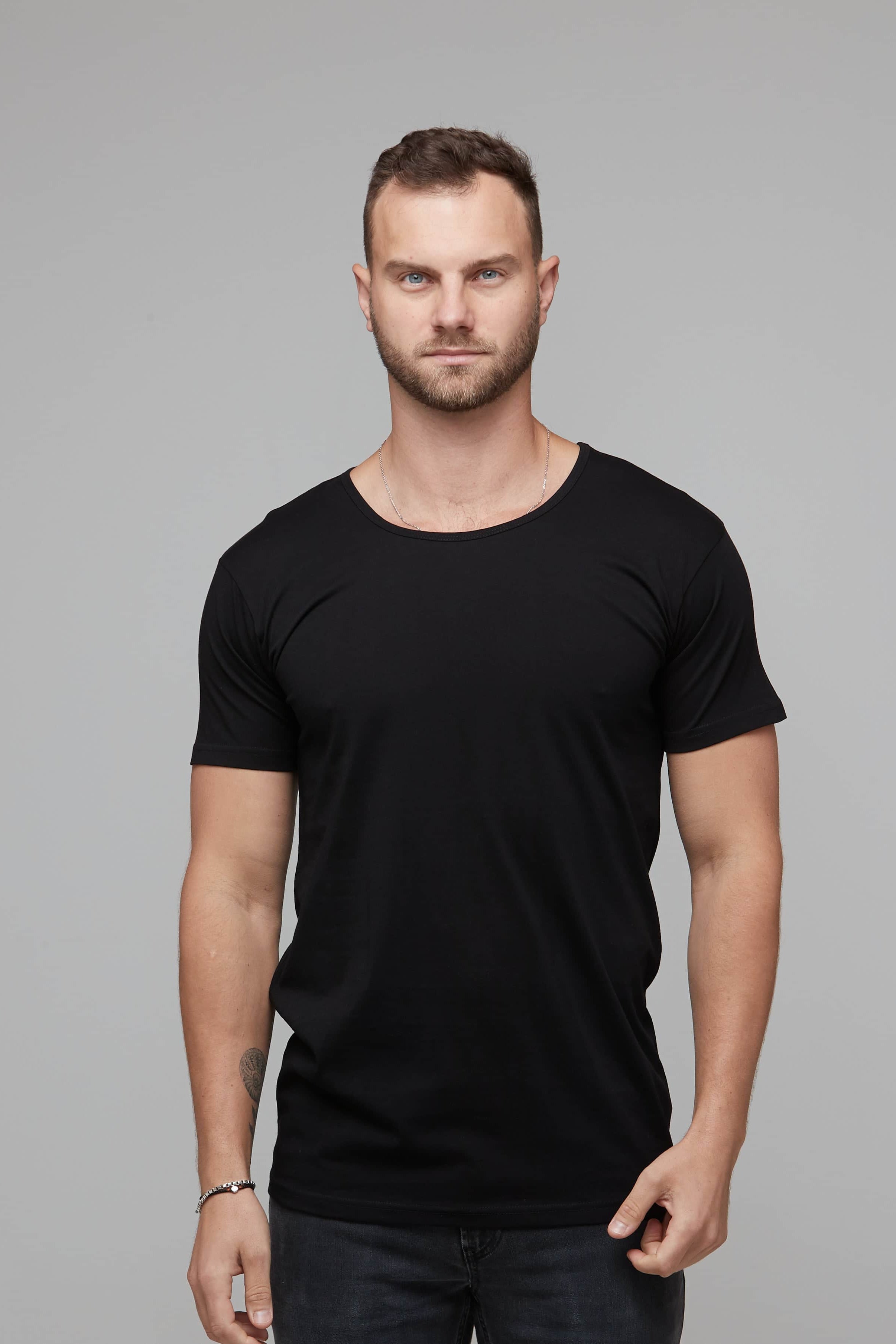 mens scoop neck basic tee black