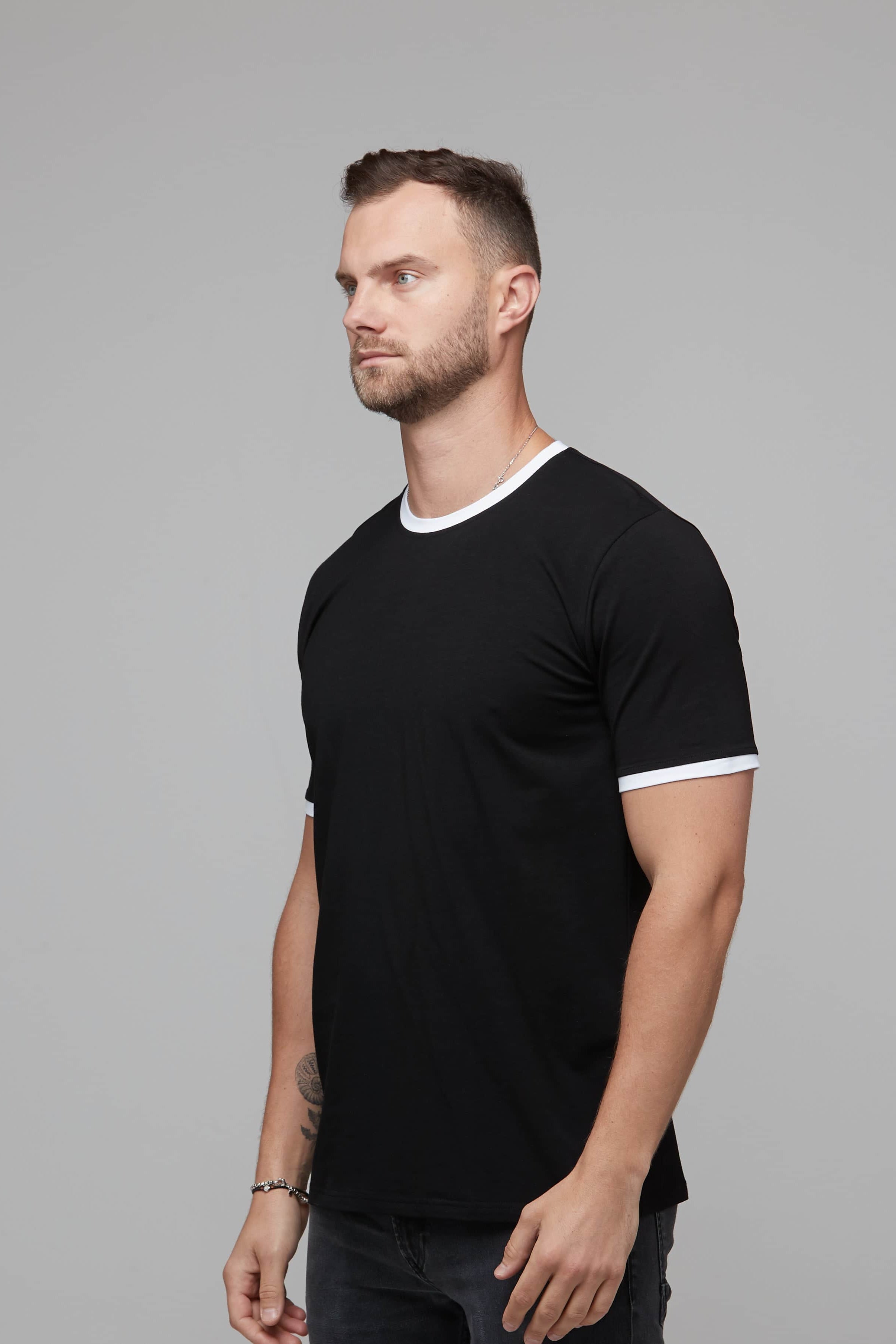 Liam Tee Black/White 3
