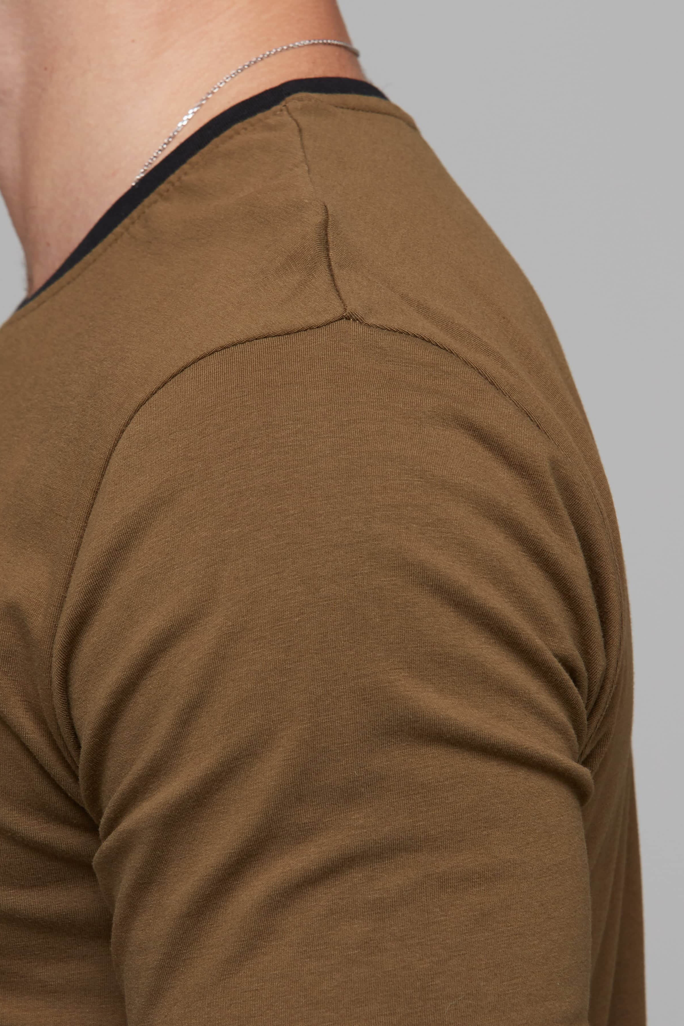 Liam Tee Khaki/Black 8