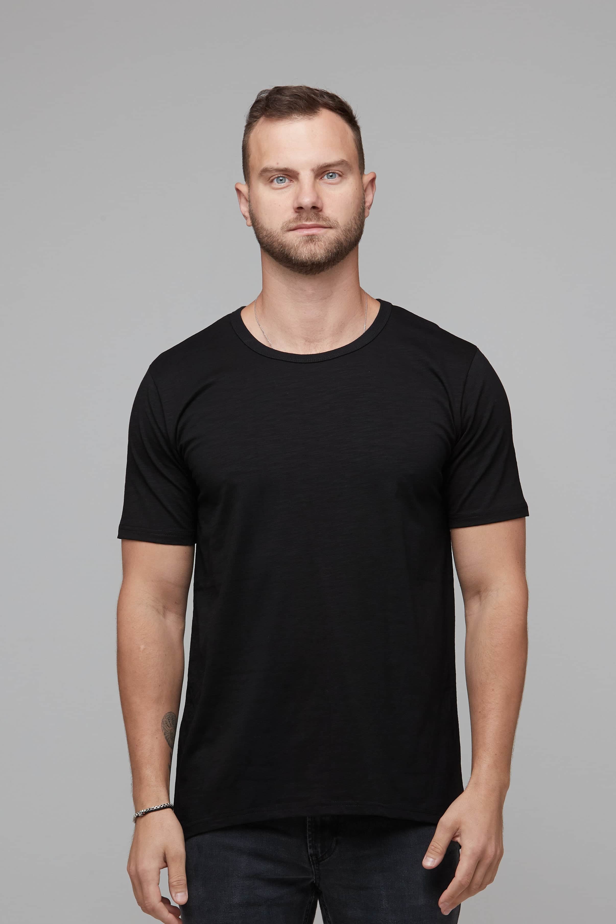 mens black fitted tee
