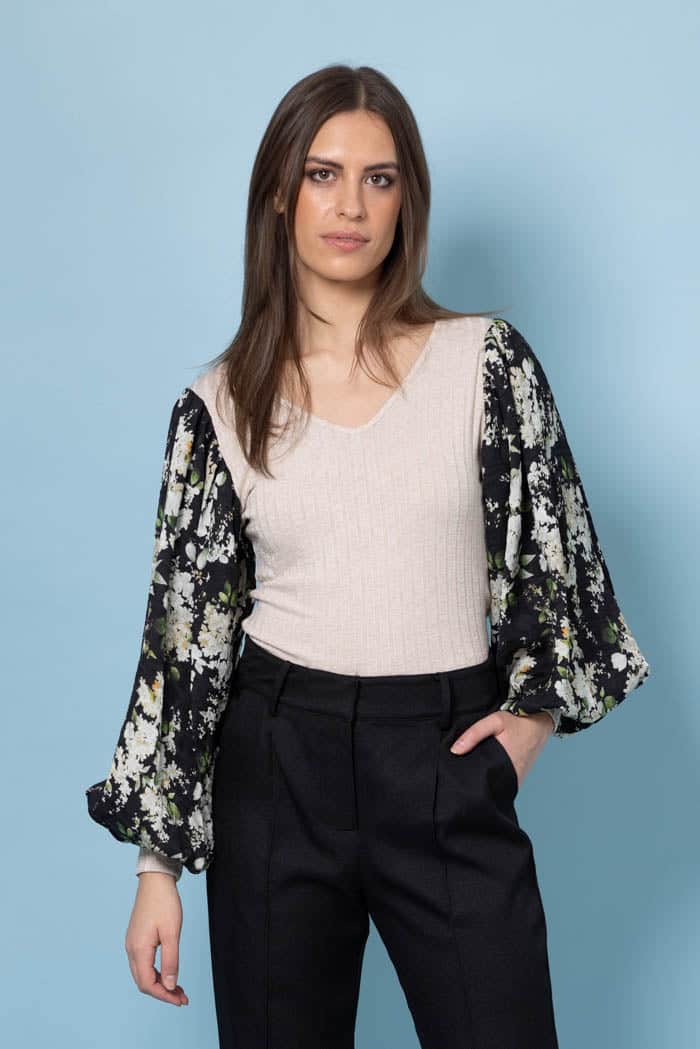 V neck top floral