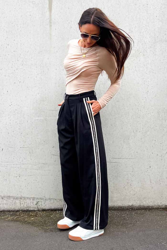 Queen Of Arrows Pants Black 3