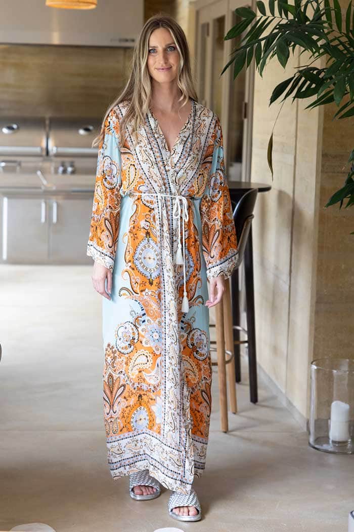 blue and orange kimono