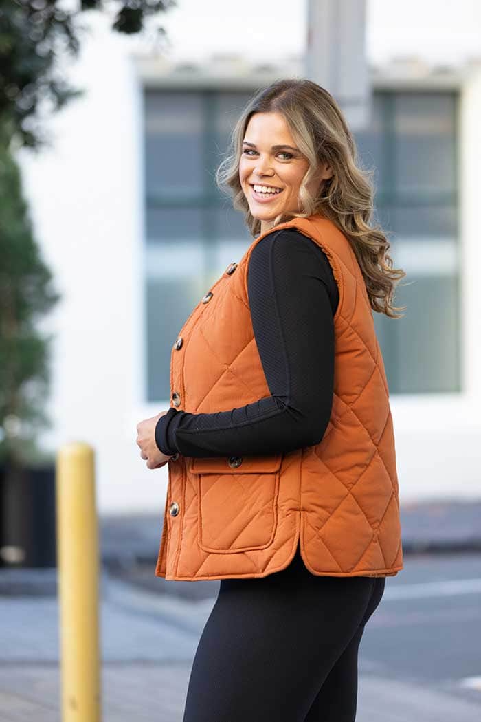 Trackside Quilted Vest Caramel 2