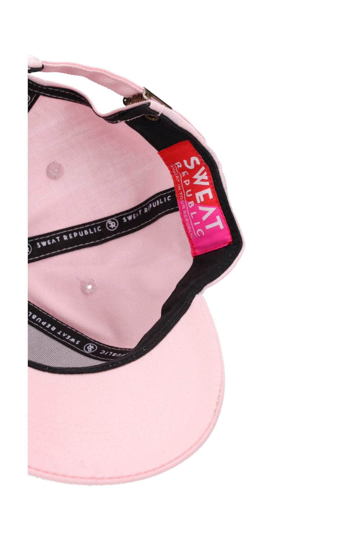 Light pink sports cap with black logo