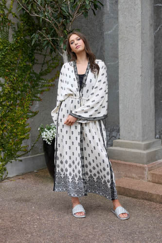 Black and cream patterned kimono
