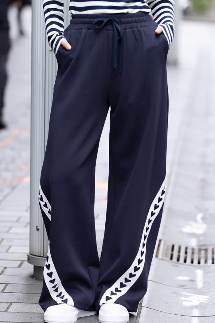 Lisa Track Pant Heart Navy – Augustine
