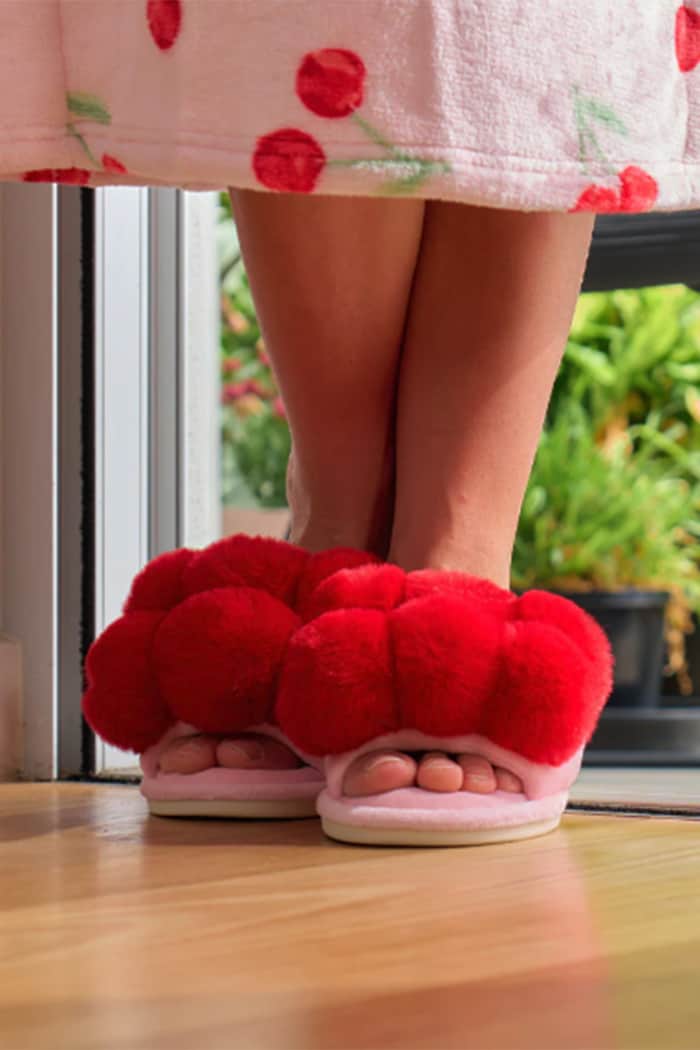 Annabel Trends Pom Pom slippers Cosy Luxe S/M Cherry Red 6
