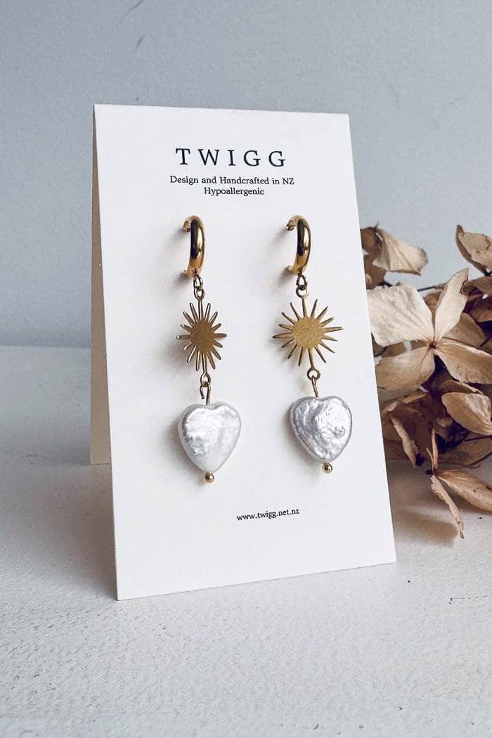 Twigg Anna Heart Pearl Earrings Gold 2