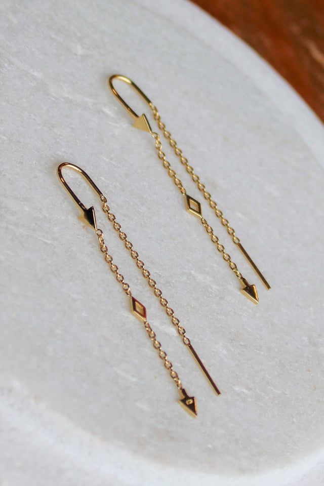 arrow thread chain earrings gold