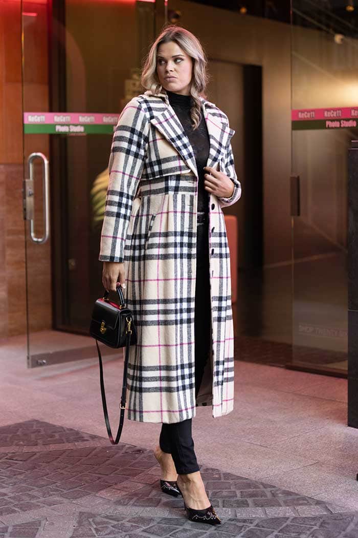 tartan coat with waist tie to pull in