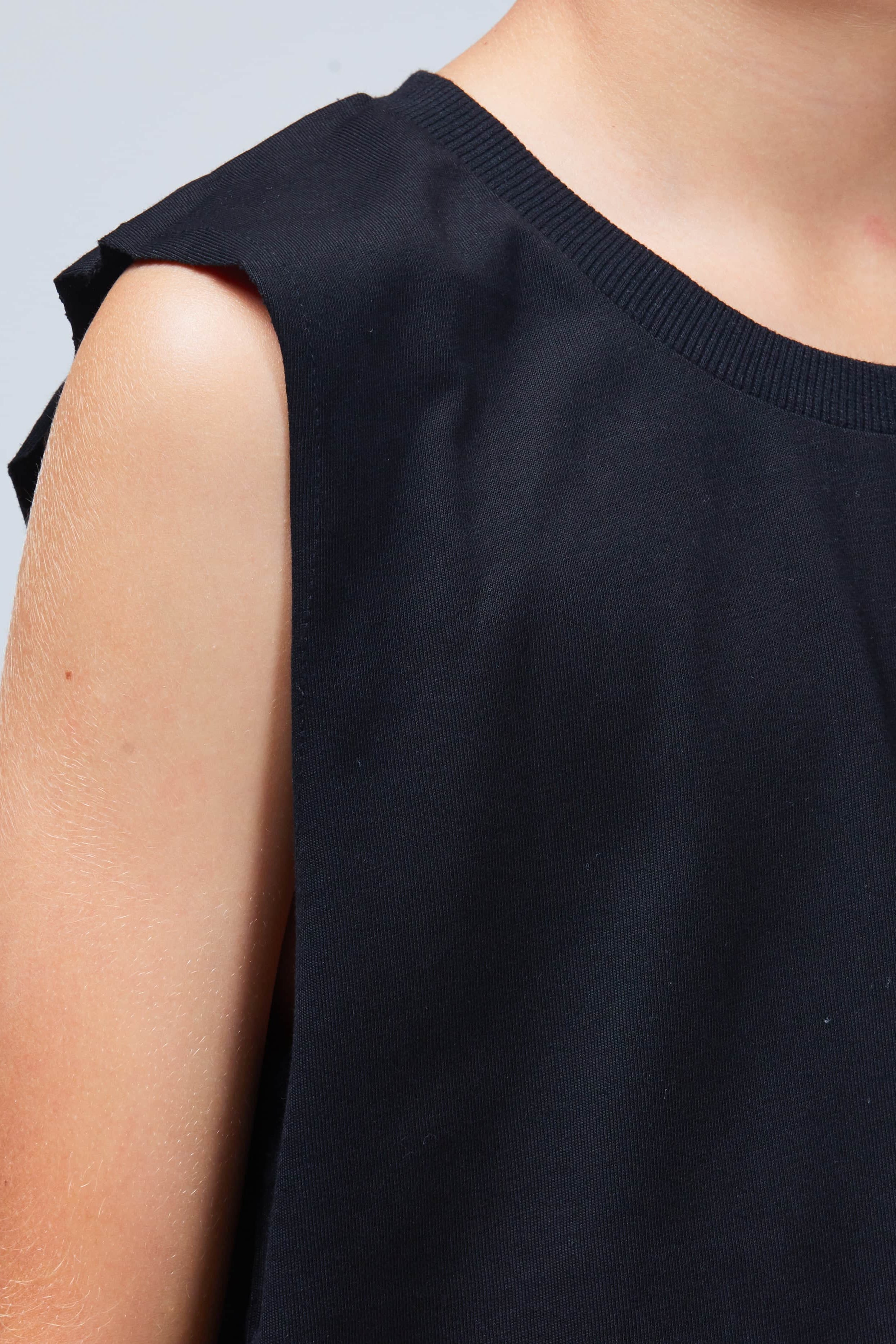 Maddox Singlet Black 7